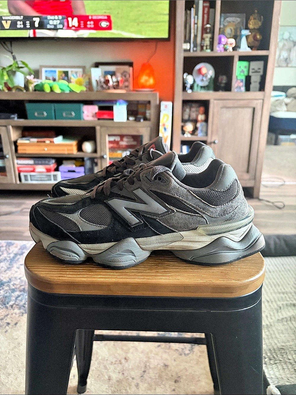 New Balance 9060 Men's Black Gray Sneakers US 10